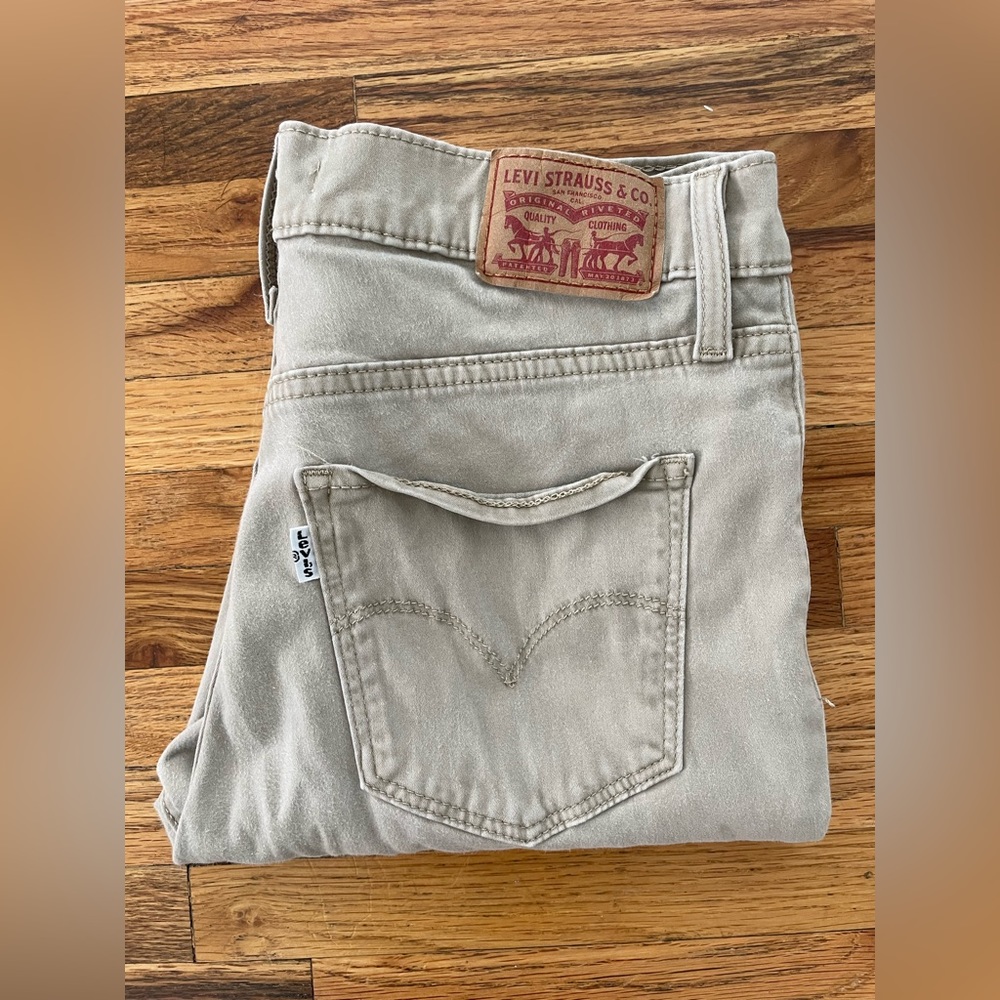 Levi 720 High Rise Super Skinny Khaki